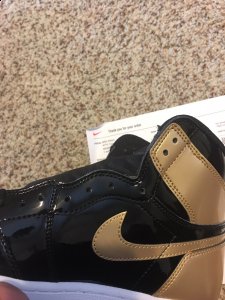  AJ1的人气应该是不潮牌用过多的去介绍了吧（AJ1黑金配色会脱线吗 AJ1黑金脚趾值得买吗）