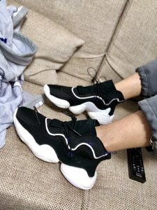 时尚感是无人潮牌资讯能敌的感觉（阿迪达斯BYW天足脚感怎么样 Adidas Crazy BYW天足系列偏码吗）