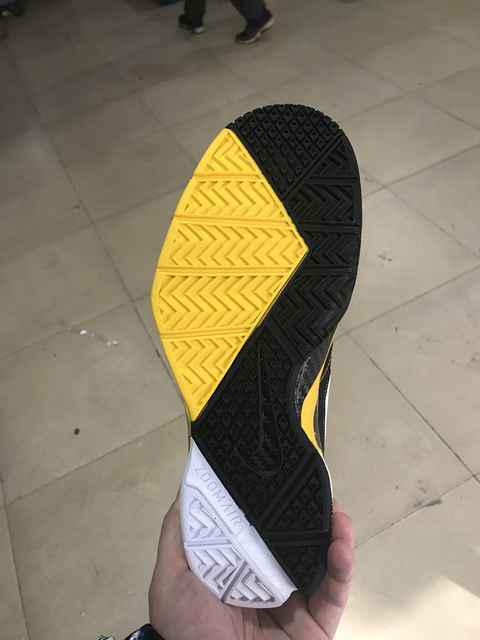 科比1复刻版实物欣赏 Zk1复刻版值得入手吗