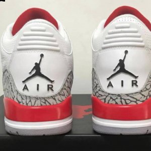 近日网络便曝光了一潮牌汇潮牌网店组全新的实物细节图片（AJ3“Katrina”复刻版开箱 AJ3卡特飓风配色实物图）