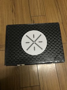 q6u网小编就是入手了一双wow5 李宁wow5实物开箱 精妙的鞋盒设计 其实李宁在韦德的鞋盒设计上真的是很有讲究的 韦德之潮牌商城道5细节鉴赏 确实是很帅气 小编入手真的值得了 鞋底的纹路是米白色 鞋头的细节 韦德之道logo 屁股也是一大亮点 李宁wow5脚感怎么样 经过q6u网小编的试穿之后 感觉还行（李宁wow5实物开箱 韦德之道5细节鉴赏）