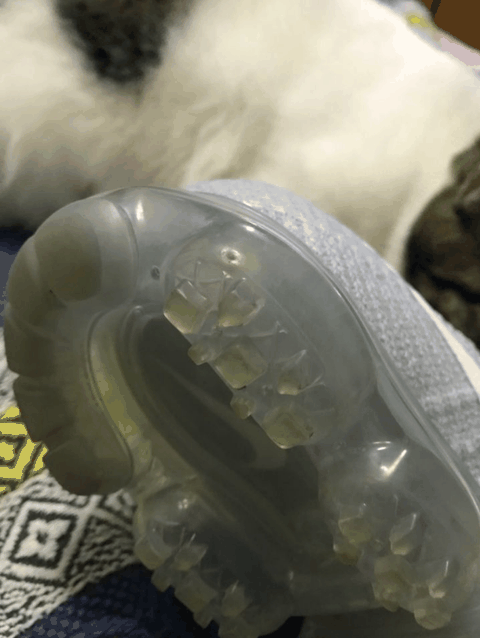 两者之间经由高压潮牌商城接合捨去胶水使用（耐克Vapormax系列的鞋底容易破吗 Nike Vapormax鞋底质量测试）