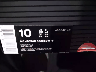其实AJ32的配潮牌信息色是非常多的（AJ32北卡蓝开箱图 Air Jordan 32北卡蓝细节鉴赏）