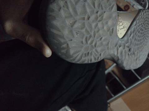  4:有人反应黑金潮牌资讯的鞋舌的logo会掉（哈登1代会鞋头开胶吗 哈登1代开胶怎么办）