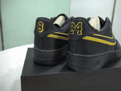 q6u网小编这就潮牌商城入手了一双（耐克AF1科比黑曼巴脚感好吗 Nike Air Force 1 Black Mamba深度赏析）