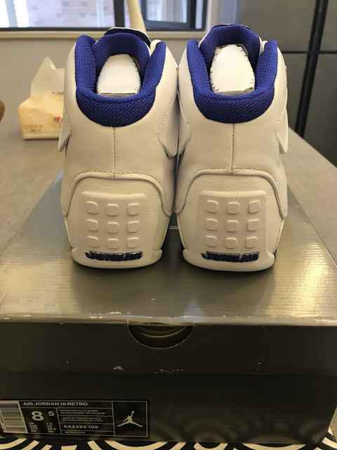 作为2018的潮牌品牌第一款AJ18（AJ18复刻版白蓝配色实物开箱图 AJ18白蓝复刻版细节鉴赏）