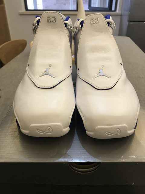 作为2018的潮牌品牌第一款AJ18（AJ18复刻版白蓝配色实物开箱图 AJ18白蓝复刻版细节鉴赏）