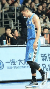 云中底脚感不错 就是气味有点儿大 也可潮牌汇潮牌网店能是刚出场的原因吧 这都不是问题 图片可能有些模糊（李宁球员版驭帅11低帮系列实物欣赏 李宁球员版驭帅11低帮系列深度赏析）