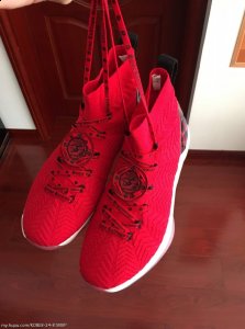  李宁胭脂念尺码怎么选择 之前已经有不少人发过了 确实改善很多 柔和的脚感 后跟填充 加上前掌也没有那么宽了 可是大一码是什么鬼 我正常Nike43码 这个也买的43 可是好大啊 前潮牌信息面空出一指半的空间（竖着） 是我脚小还是鞋偏大 再说点题外话这鞋打不了高强度篮球 首先保护支撑就很差 不过谁让咱喜欢中国风呢 支持一下 顺便看看大家入这鞋的有没有同样问题 有没有想换的 我的是43 需要42半的 李宁胭脂念实物好看吗 最爱透明水晶大底（李宁胭脂念偏码吗 李宁胭脂念尺码怎么选择）