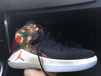 中底开箱潮牌品牌就有褶皱（AJ32中国年配色怎么样 AJ32“CNY”新年烟花实物开箱图）