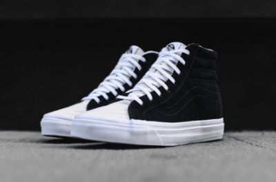 黑白配色的Sk8-Hi收潮牌到了粉丝们的热烈欢迎（Vans X Fear of God新款联名鞋好看吗 Vans联名款Sk8-Hi Reissue多少钱）