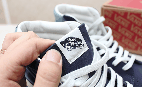  全黑版的vans sk8 hi 潮牌资讯slim出自设计师Donny Miller之手（范斯SK8-HI高帮深蓝开箱测评 Vans SK8-HI上脚赏析）