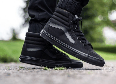  全黑版的vans sk8 hi 潮牌资讯slim出自设计师Donny Miller之手（范斯SK8-HI高帮深蓝开箱测评 Vans SK8-HI上脚赏析）