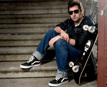  全黑版的vans sk8 hi 潮牌资讯slim出自设计师Donny Miller之手（范斯SK8-HI高帮深蓝开箱测评 Vans SK8-HI上脚赏析）