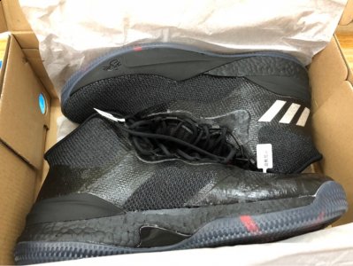 但觉得好看潮牌品牌的都会去买（罗斯8狗年配色开箱测评 任哲 x adidas D Rose 8实物赏析）