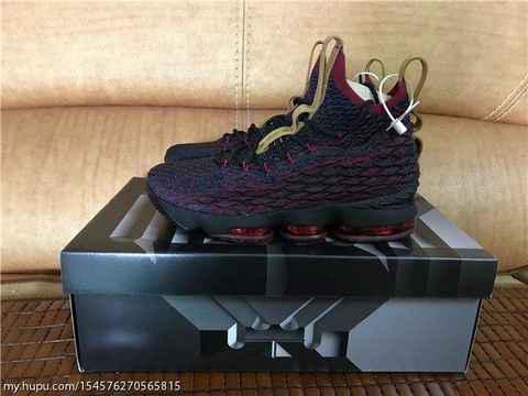 LBJ15骑士配色开箱 LBJ15“Cavs”开箱赏析