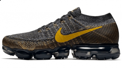 并在鞋舌、Flywire 飞线和两潮牌信息侧 Swoosh 融入黄色增加视觉亮点（Nike Air VaporMax暗金配色怎么样 耐克Air VaporMax「Mineral Gold」多少钱）