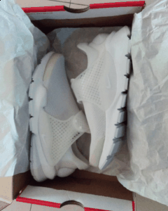 让这个鞋潮牌信息子完美（耐克sock dart袜子鞋开箱测评 Nike sock dart小白鞋怎么样）