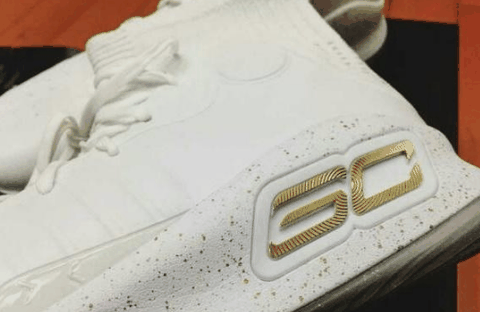 库里4代白金版开箱图 CURRY 4白金版赏析测评