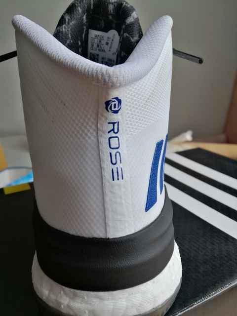 可能是沾了潮牌汇潮牌网店灰的原因（罗斯8白蓝配色开箱图 adidas D Rose 8细节欣赏）