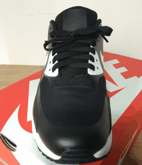减少了运动时潮牌信息对脚部的冲击（AIR MAX 90奥利奥配色开箱图 耐克AIR MAX 90 ULTRA 2.0黑白赏析测评）