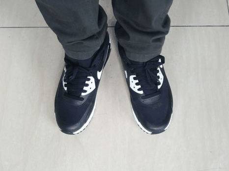 减少了运动时潮牌信息对脚部的冲击（AIR MAX 90奥利奥配色开箱图 耐克AIR MAX 90 ULTRA 2.0黑白赏析测评）