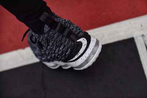LBJ15灰金配色好看吗 LBJ15灰金实物开箱