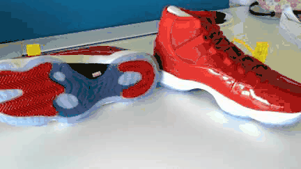 可是AJ11的魅力潮牌商城难挡啊！ 于是（AJ11大红色实物开箱 Air Jordan 11大红色细节鉴赏）