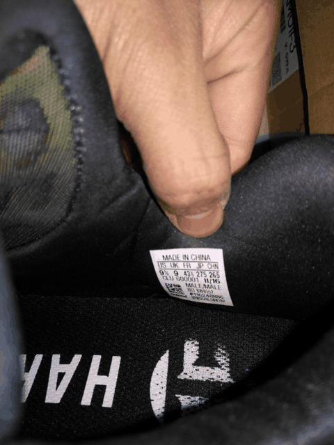 颜值真的超棒 后跟反潮牌资讯光的三条杠在夜晚耀眼（哈登1代黑白金配色开箱图 哈登1代黑白金配色细节评测）