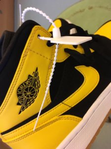相信没有人会潮牌品牌穿AJ1实战吧（AJ1新欢实物开箱图 AJ1黄黑细节赏析）