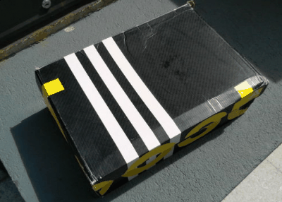而一种具备运潮牌品牌动情结的人们（阿迪达斯 Crazylight Boost运动鞋开箱图 Adidas Crazylight Boost高帮红黑实物欣赏）