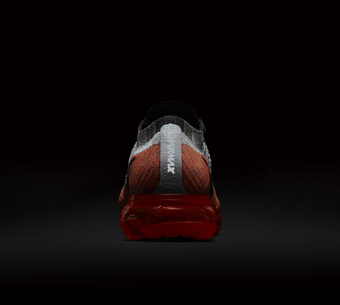 透明气垫呈潮牌商城现出红色（耐克Air VaporMax全新醒目橘色好看吗 Nike Air VaporMax醒目橘色在哪购买）