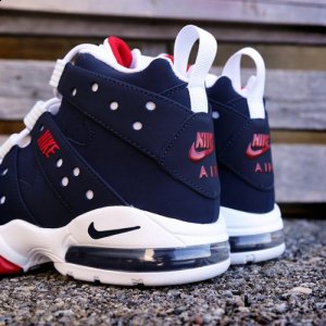  而最近推出的Nike Air Max C潮牌品牌B 94 low继承了正代签名鞋的设计理念（2017大气垫球鞋盘点 大气垫球鞋有哪些）
