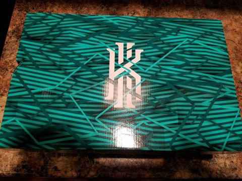 欧文3酒红开箱 kyrie 3酒红色开箱测评
