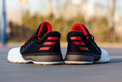 也从侧面展现了潮牌信息球鞋的耐用程度（阿迪达斯Harden Vol.1实战测评 adidas Harden Vol.1篮球鞋实战怎么样）