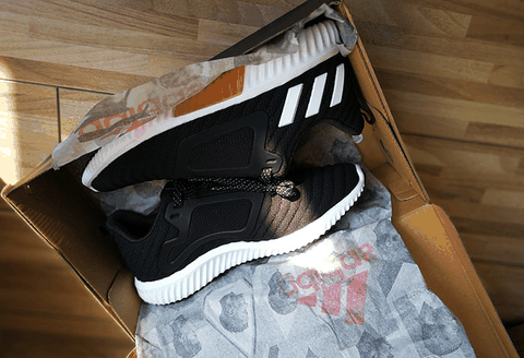 踩着有回潮牌信息弹效果（阿迪达斯ClimaWarm黑武士配色开箱鉴赏 adidas climawarm性能评测）