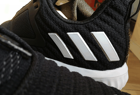 踩着有回潮牌信息弹效果（阿迪达斯ClimaWarm黑武士配色开箱鉴赏 adidas climawarm性能评测）