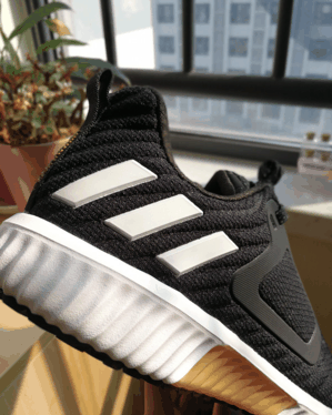 踩着有回潮牌信息弹效果（阿迪达斯ClimaWarm黑武士配色开箱鉴赏 adidas climawarm性能评测）