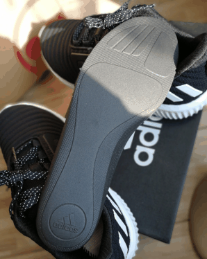 踩着有回潮牌信息弹效果（阿迪达斯ClimaWarm黑武士配色开箱鉴赏 adidas climawarm性能评测）