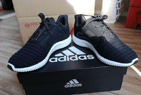 踩着有回潮牌信息弹效果（阿迪达斯ClimaWarm黑武士配色开箱鉴赏 adidas climawarm性能评测）