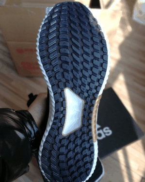 踩着有回潮牌信息弹效果（阿迪达斯ClimaWarm黑武士配色开箱鉴赏 adidas climawarm性能评测）
