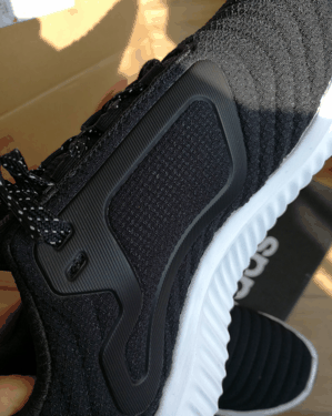 踩着有回潮牌信息弹效果（阿迪达斯ClimaWarm黑武士配色开箱鉴赏 adidas climawarm性能评测）
