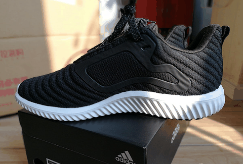 踩着有回潮牌信息弹效果（阿迪达斯ClimaWarm黑武士配色开箱鉴赏 adidas climawarm性能评测）