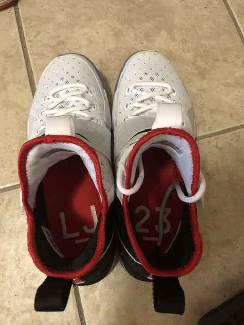 Nike PG1和LBJ14对比测评 PG1和LBJ14实战测评
