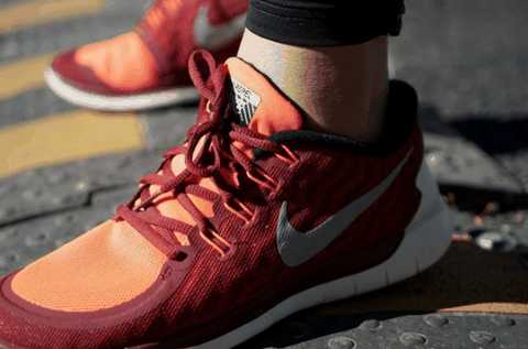 并能实现自潮牌资讯然的步态（耐克Free 5.0 Flash怎么样 Nike Free 5.0 Flash实战测评）