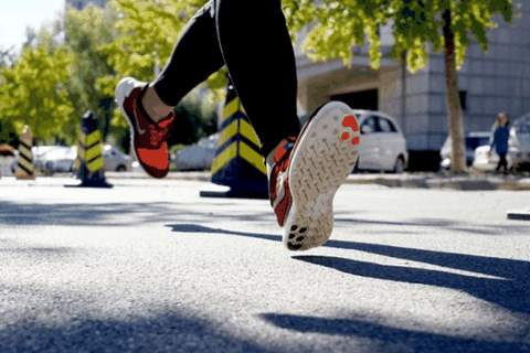 并能实现自潮牌资讯然的步态（耐克Free 5.0 Flash怎么样 Nike Free 5.0 Flash实战测评）