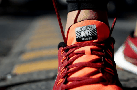 并能实现自潮牌资讯然的步态（耐克Free 5.0 Flash怎么样 Nike Free 5.0 Flash实战测评）