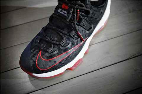 这样的方式既保潮牌信息证了鞋子的品质（Nike LEBRON 13 Low深度赏析 Nike LEBRON 13怎么样）