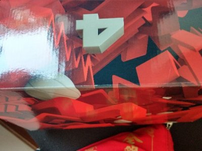 这双鸳鸯配色发潮牌售之后更是火爆（欧文4鸳鸯色开箱图 Nike Kyrie 4“Confetti”实物细节欣赏）