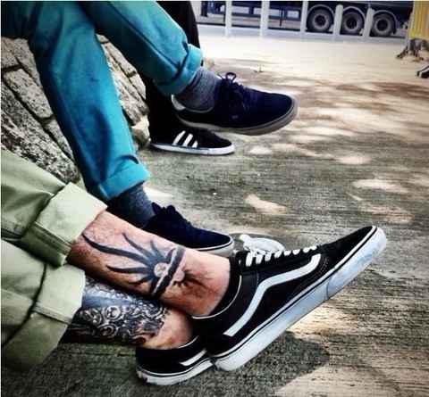 看看身边消费者人潮牌资讯群对vans质量的评价（Vans Gum Bumper Old Skool值得入手吗 范斯 Gum Bumper Old Skool多少钱）